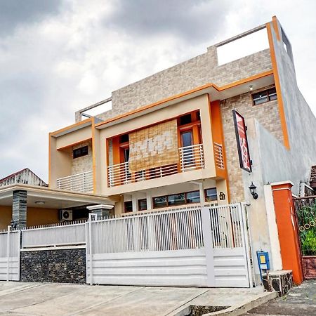 Avisha Guest House Syariah مالانغ المظهر الخارجي الصورة