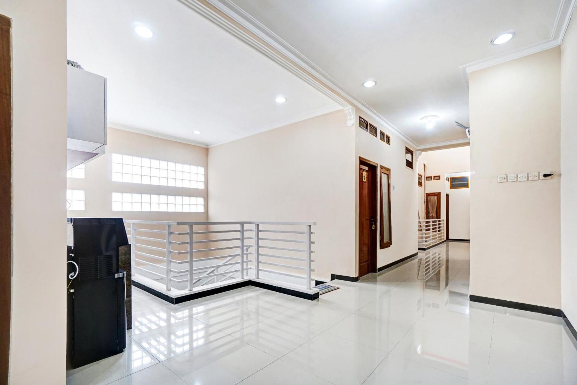 Avisha Guest House Syariah مالانغ المظهر الخارجي الصورة