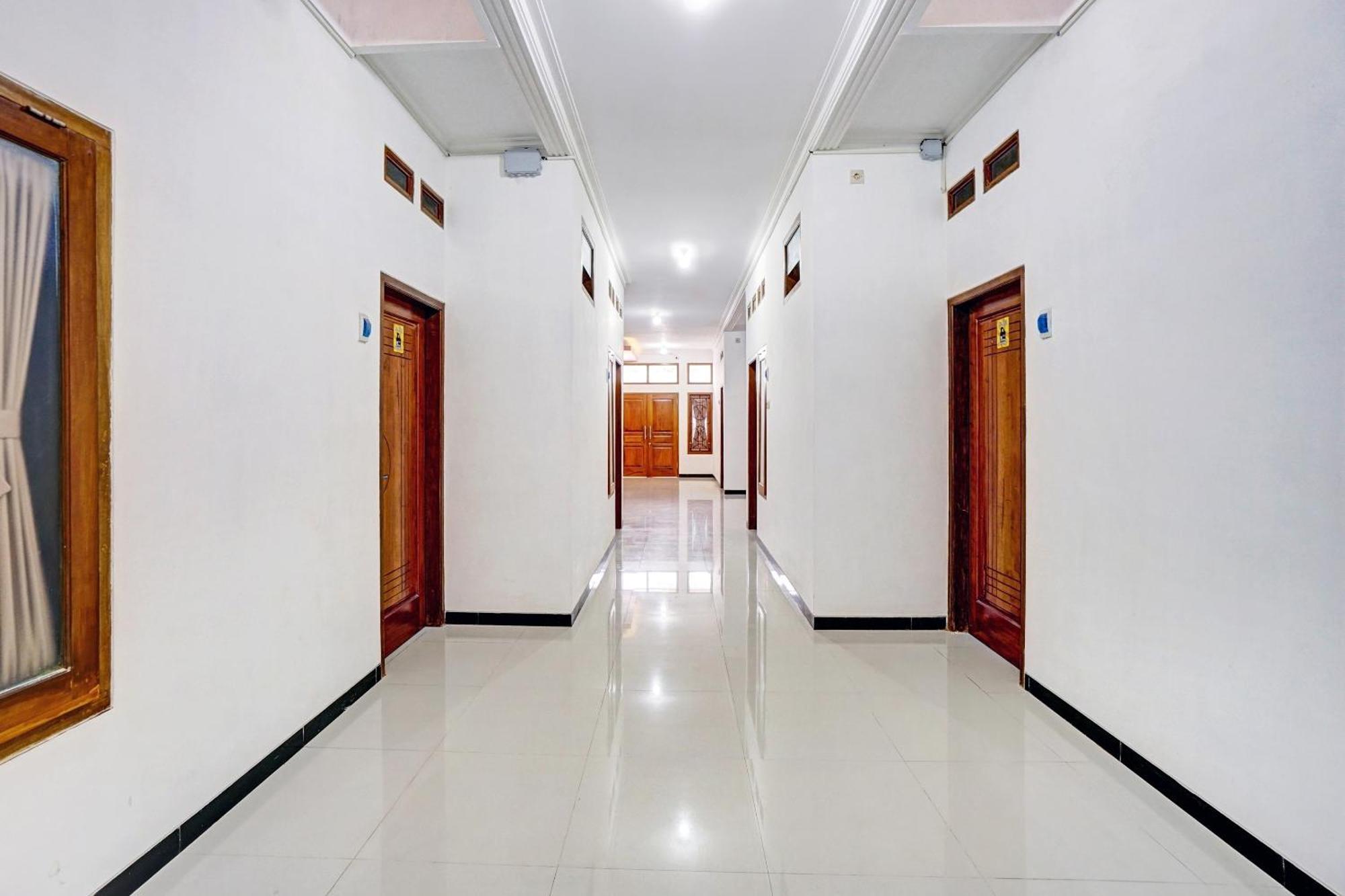Avisha Guest House Syariah مالانغ المظهر الخارجي الصورة