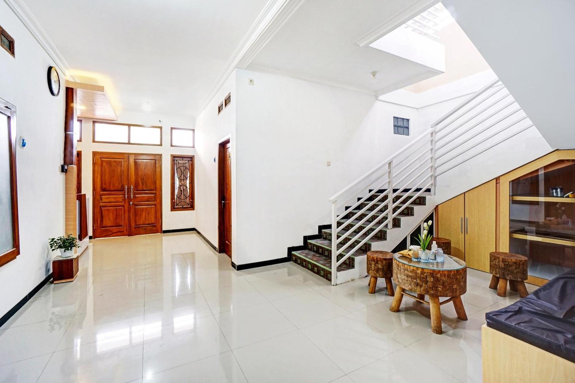 Avisha Guest House Syariah مالانغ المظهر الخارجي الصورة