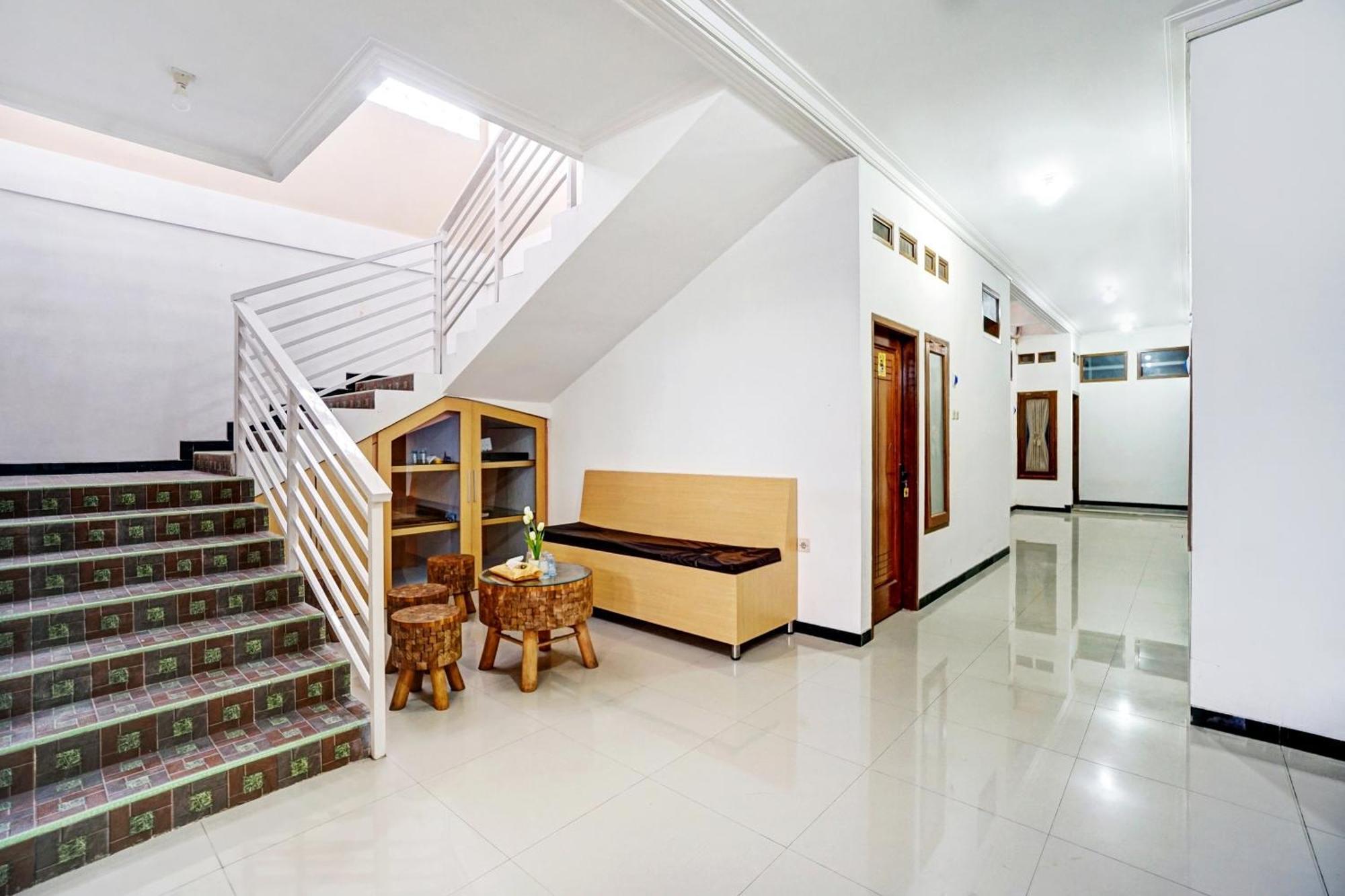 Avisha Guest House Syariah مالانغ المظهر الخارجي الصورة