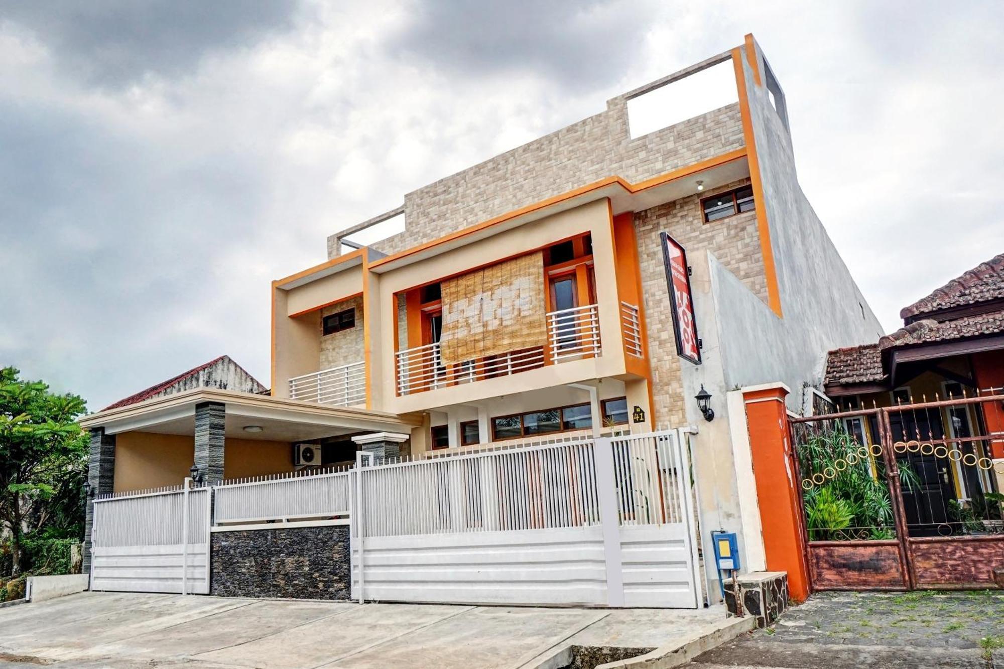 Avisha Guest House Syariah مالانغ المظهر الخارجي الصورة